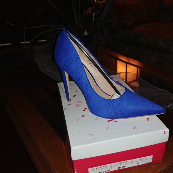 Shoes - Picture 5 of 8